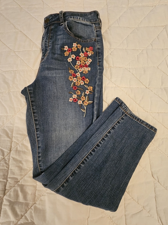 Aeropostale Denim - Aéropostale Floral Embroidered High Waisted Cropped Jegging - Size 8
